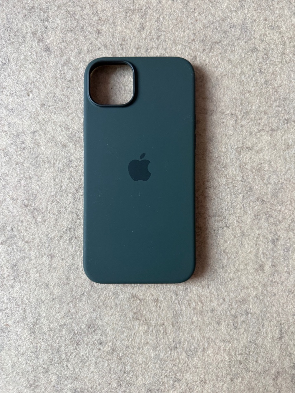 NWOT iPhone 14 Plus case in dark green
